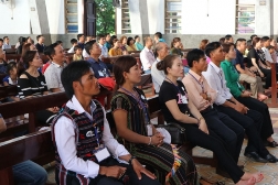 Thánh Lễ Khai Mạc Đại Hội Gia Đình Trẻ tại TGP Huế